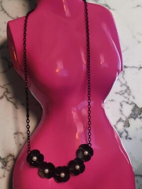 Black Floral Faux Pearl Accent Necklace